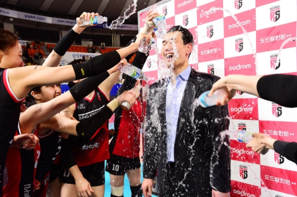 Ko Hae Jin Di Siram Anak-Anak Red Sparks Usai Jadi MVP Saat Kalahkan Pink Spiders