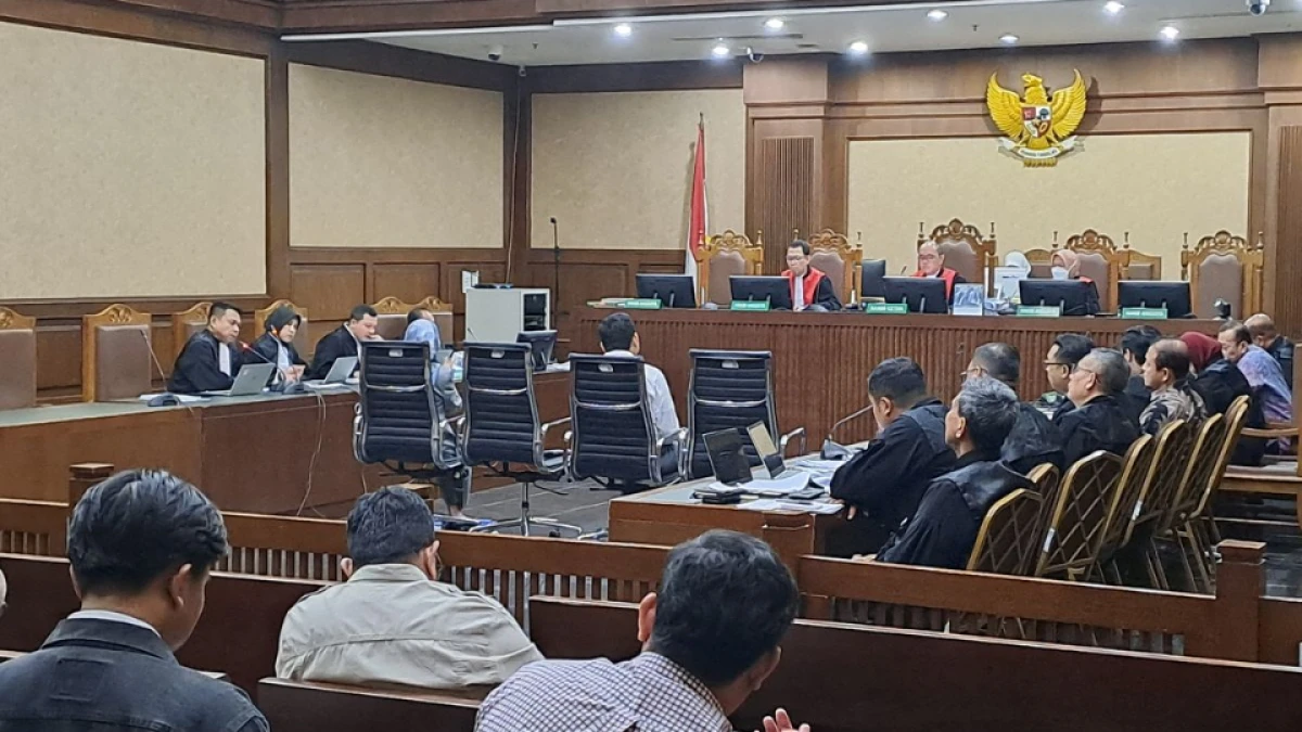 Mantan Pejabat Bea Cukai Menangis di Sidang, Ungkap Diminta Pasang Badan agar Kasus Tidak Melebar